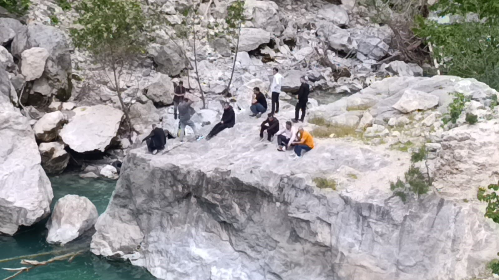 Kahramanmaraş’ta Ceyhan Nehri’ne Düşen 62 Yaşındaki Adam İçin Arama Sürüyor (4)