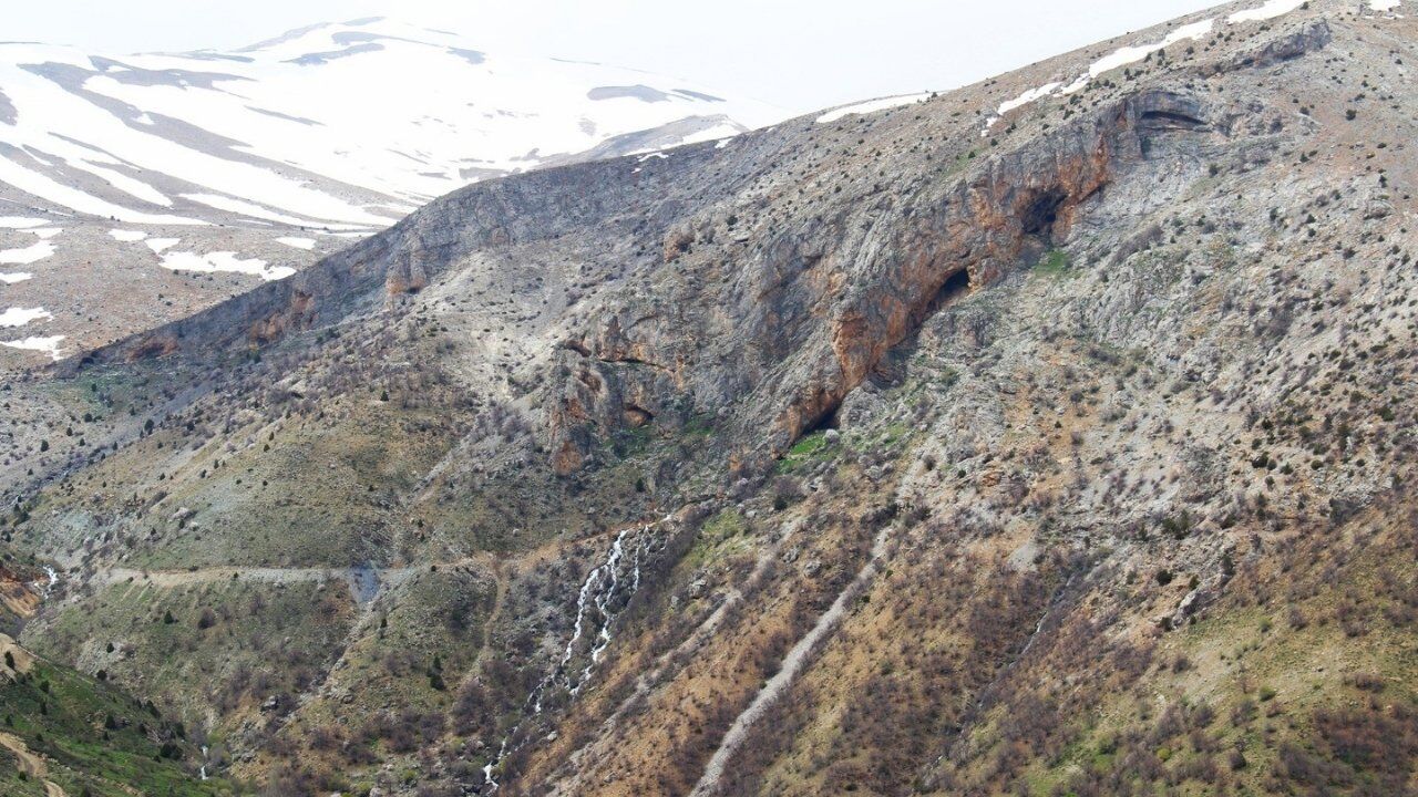 Kahramanmaraş'ta Eriyen Kar Suları 200 Metrelik Şelale Oluşturdu (2)