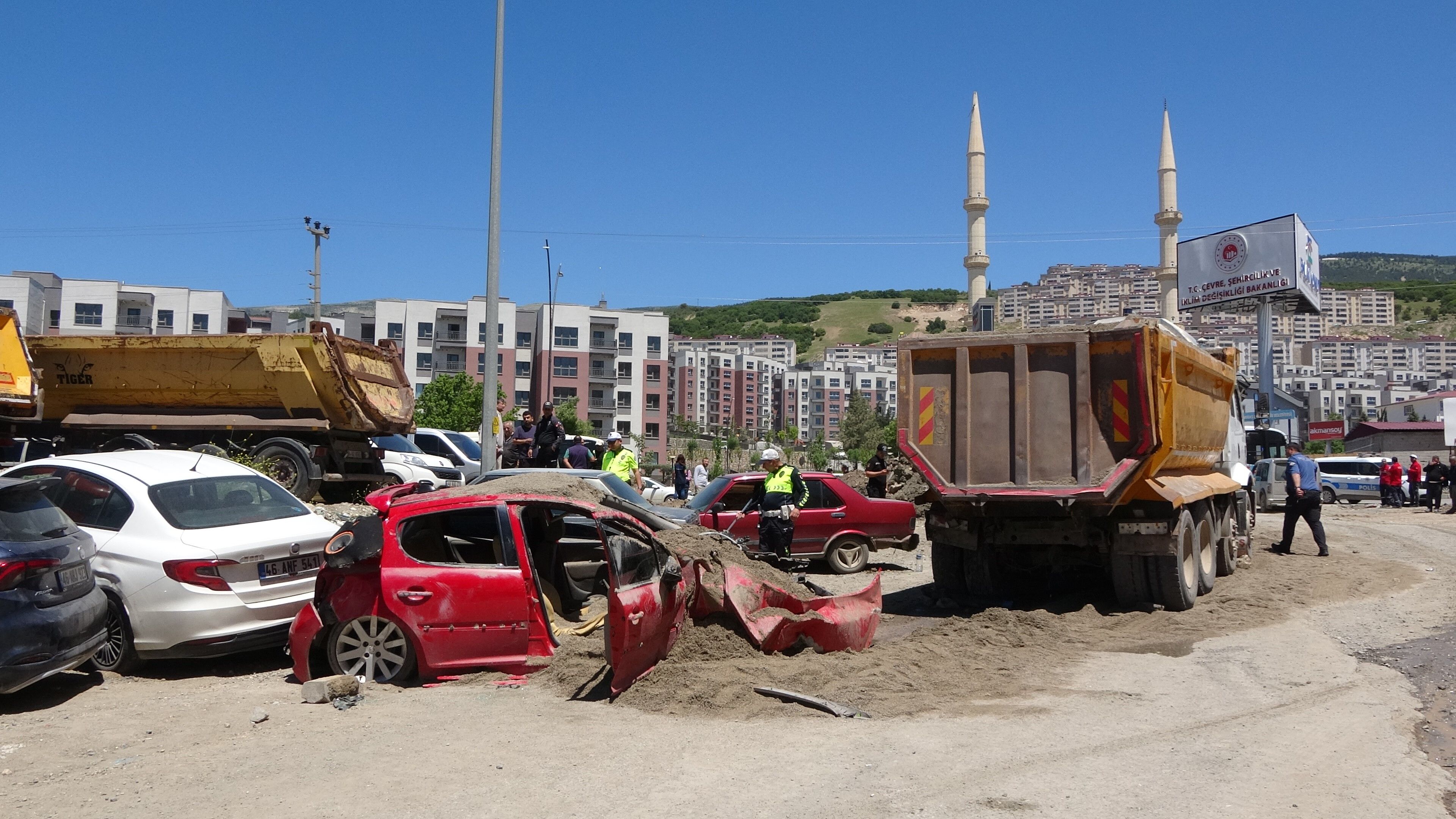 Kahramanmaraş'ta freni boşalan kamyon 7 araca çarptı: 6 yaralı