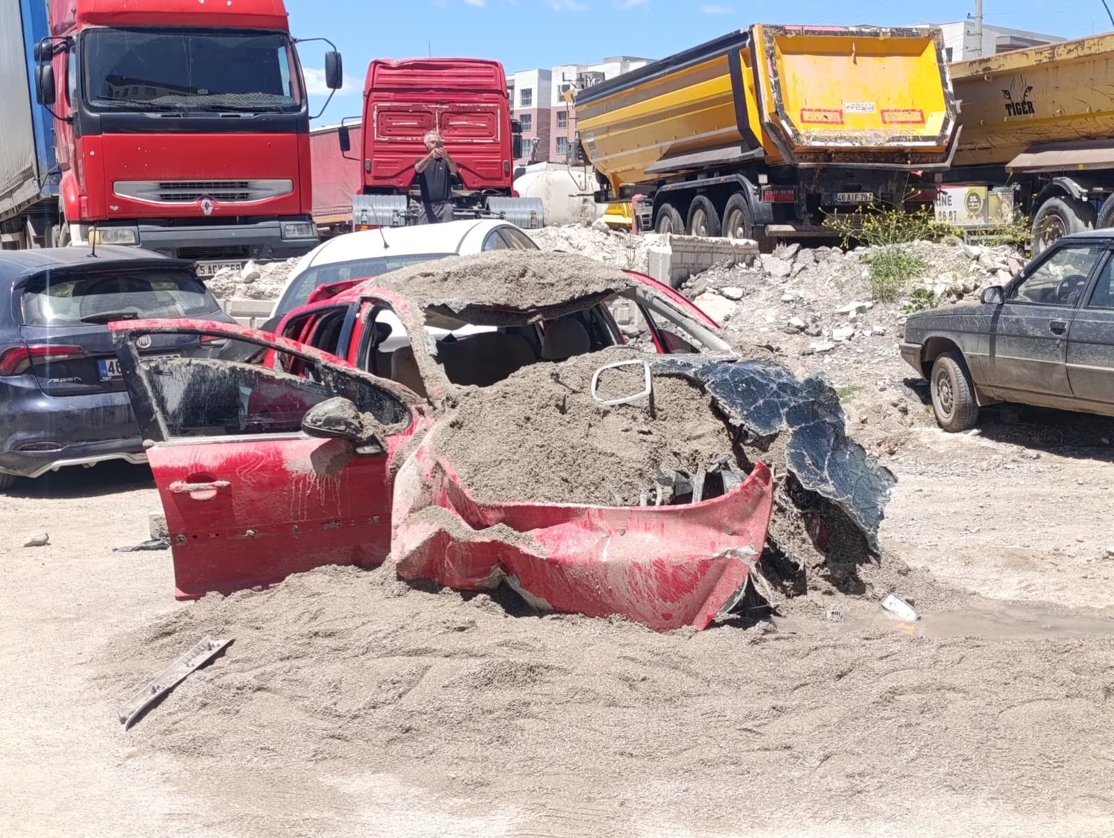 Kahramanmaraş'ta Freni Boşalan Kamyon 7 Araca Çarptı 6 Yaralı (2)