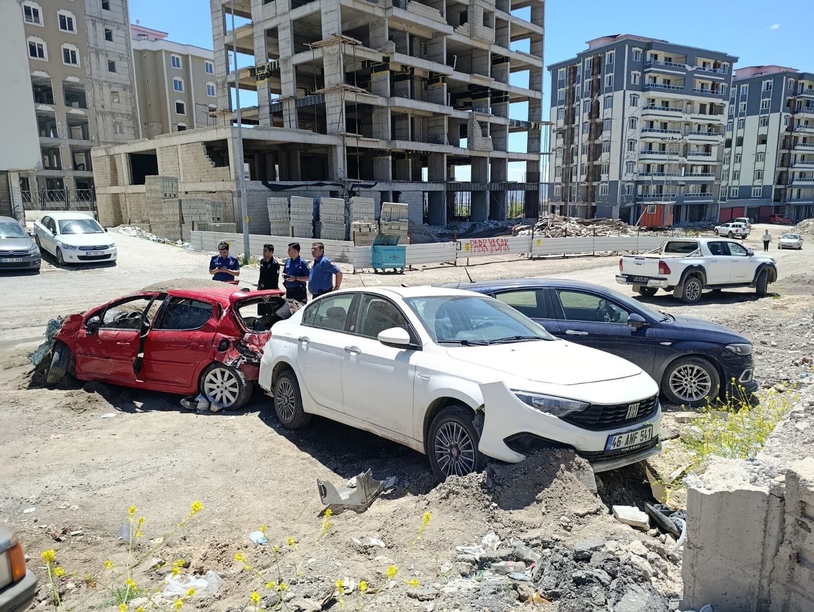 Kahramanmaraş'ta Freni Boşalan Kamyon 7 Araca Çarptı 6 Yaralı (3)