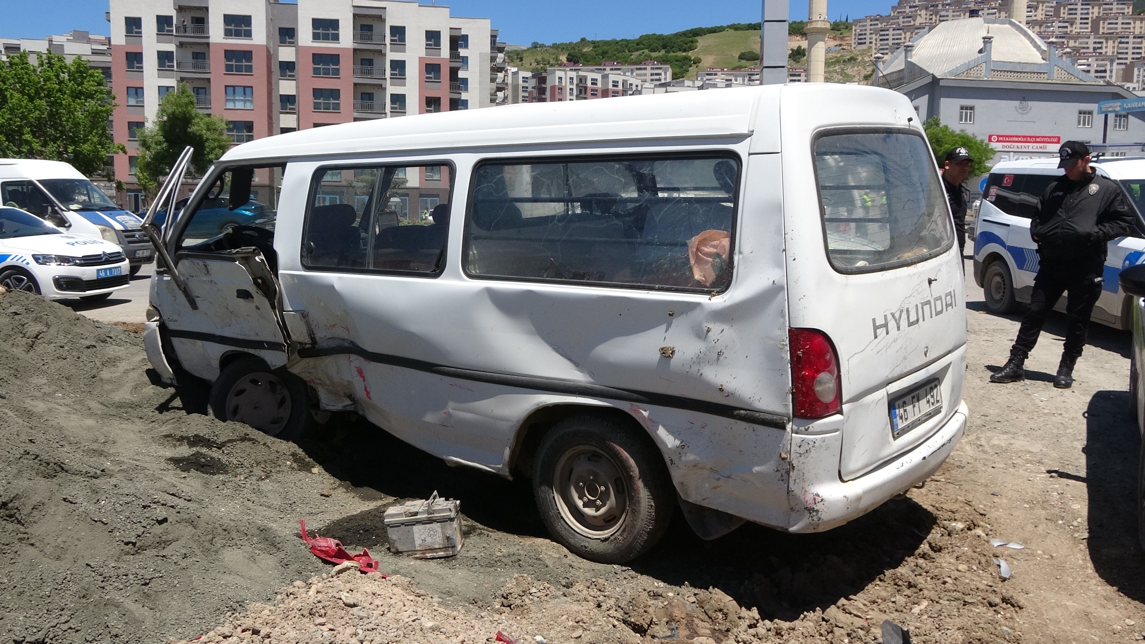Kahramanmaraş'ta Freni Boşalan Kamyon 7 Araca Çarptı 6 Yaralı (4)