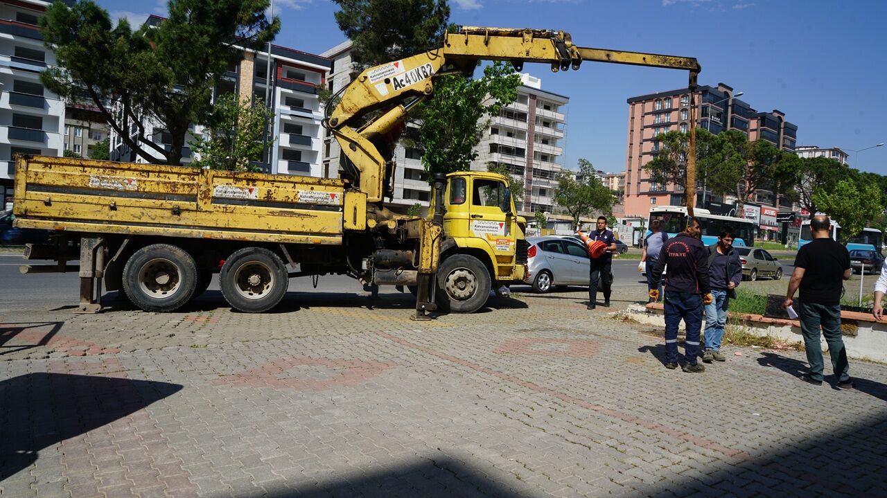 Kahramanmaraş’ta Görüntü Kirliliğine Neşter Reklam Totemleri Kaldırılıyor (4)