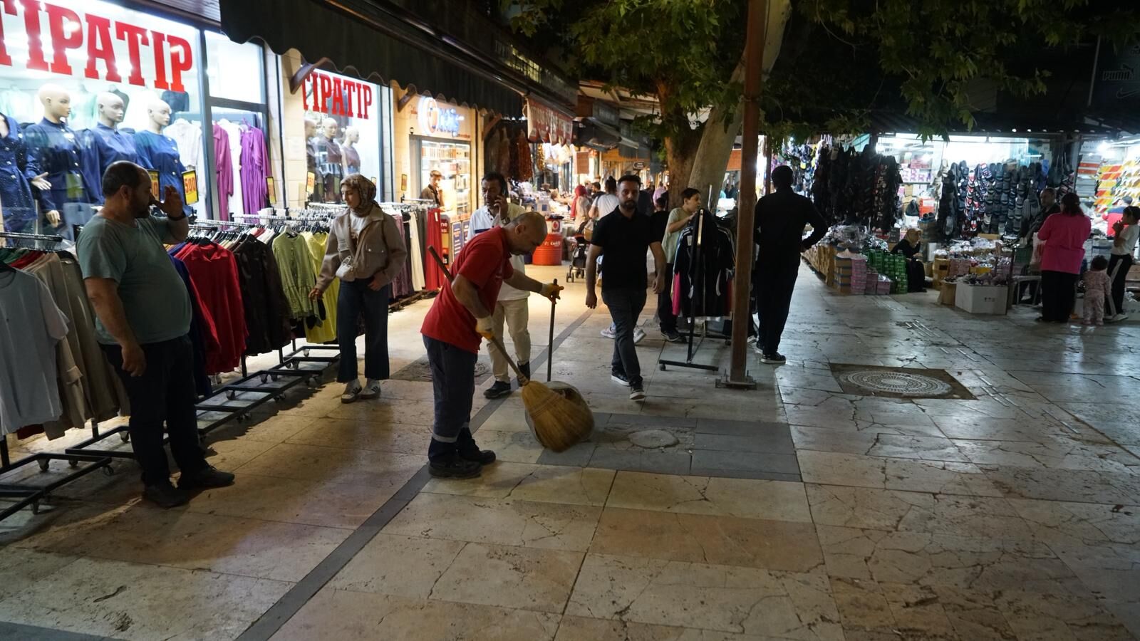 Kahramanmaraş’ta Meydanlar Ve Caddeler Pırıl Pırıl Oldu (1)