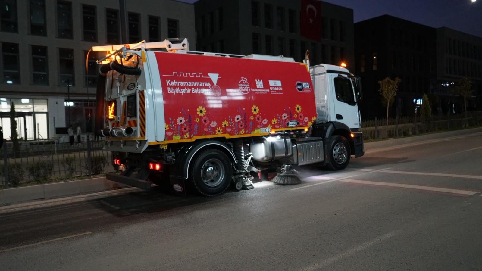 Kahramanmaraş’ta Meydanlar Ve Caddeler Pırıl Pırıl Oldu (3)