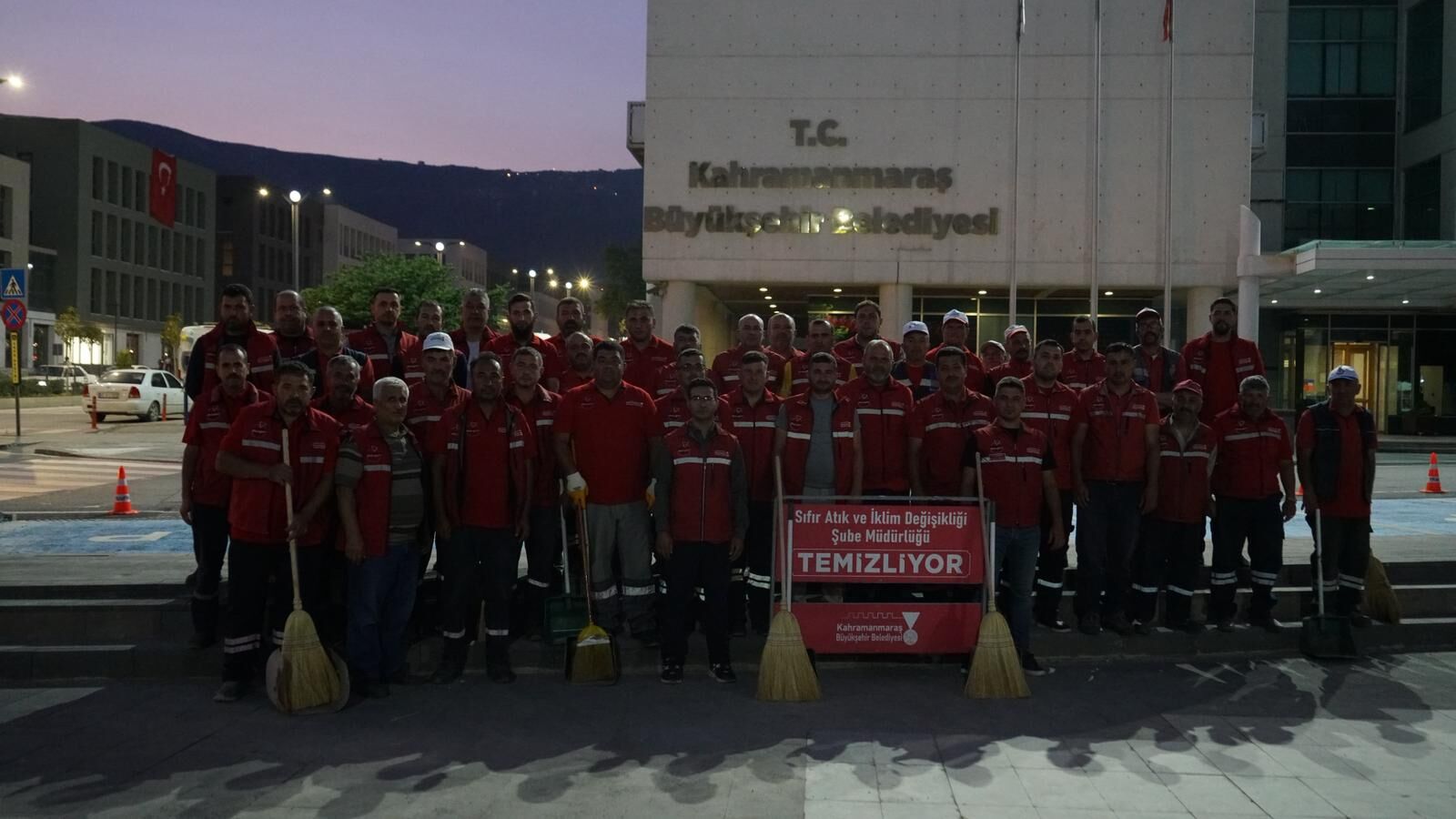 Kahramanmaraş’ta Meydanlar Ve Caddeler Pırıl Pırıl Oldu (4)