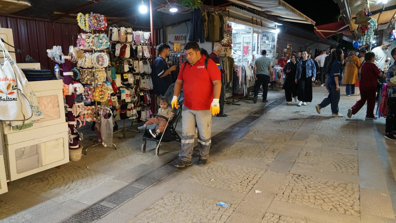 Kahramanmaraş’ta Meydanlar Ve Caddeler Pırıl Pırıl Oldu (6)
