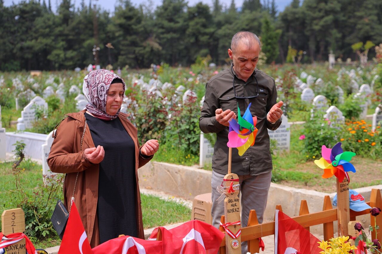 Kahramanmaraş’ta Yürek Yakan Olayın Ardından Mezarlar Ziyaret Ediliyor (3)