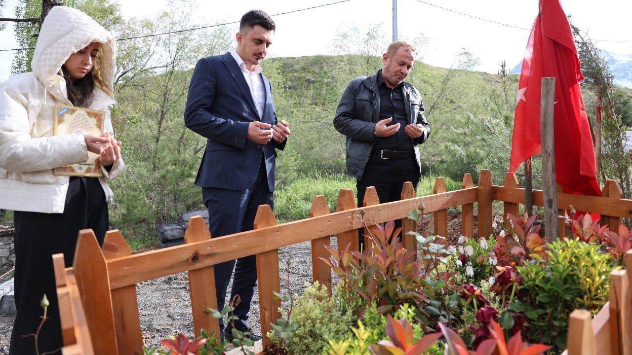 Kahramanmaraş’taki Saldırıda Hayatını Kaybeden Ayla Öğretmenin Oğlundan Duygulandıran Sözler (1)