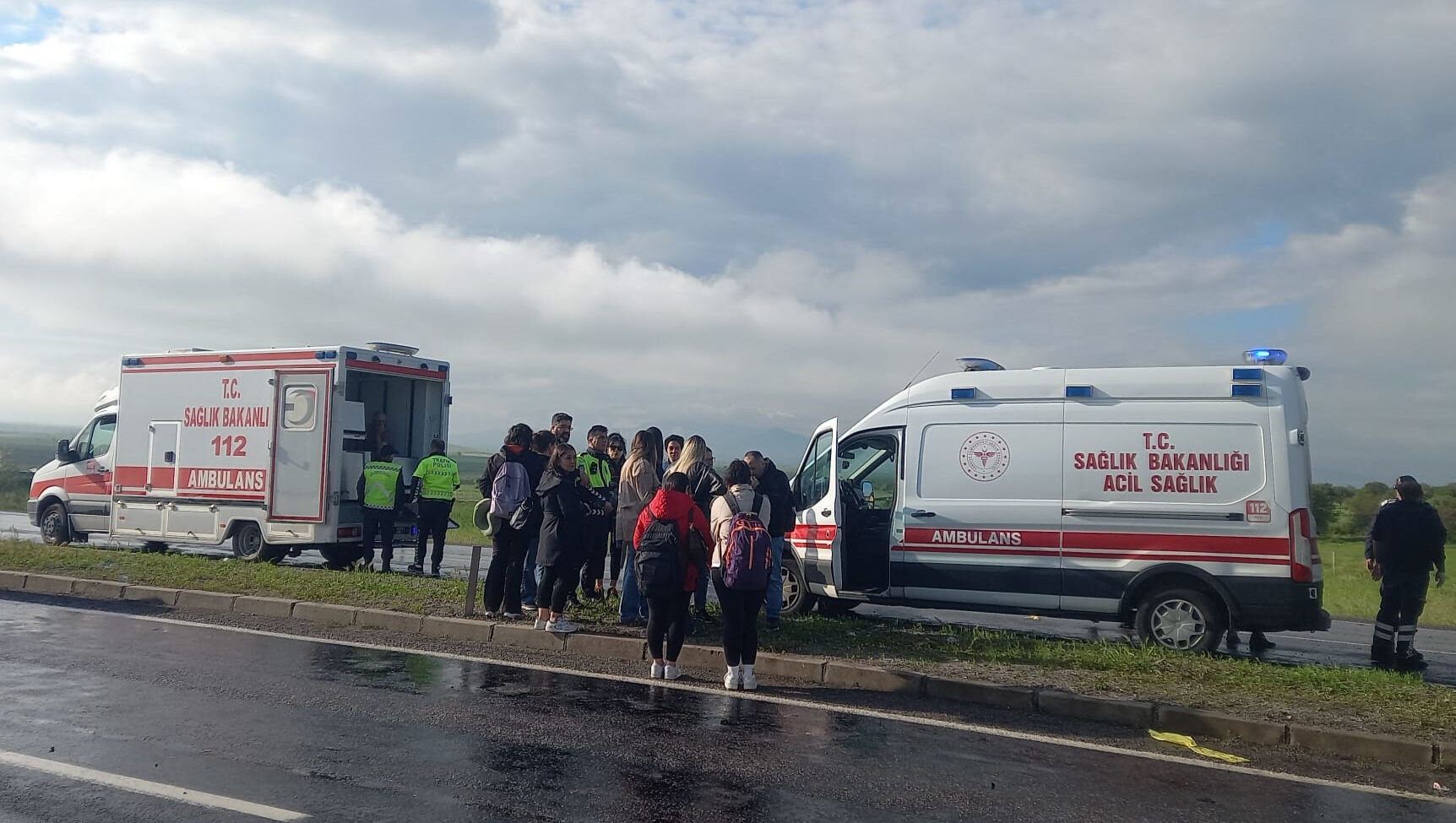 Kapadokya’ya Giden Tur Otobüsü Kaza Yaptı 16 Kişi Yaralandı (1)