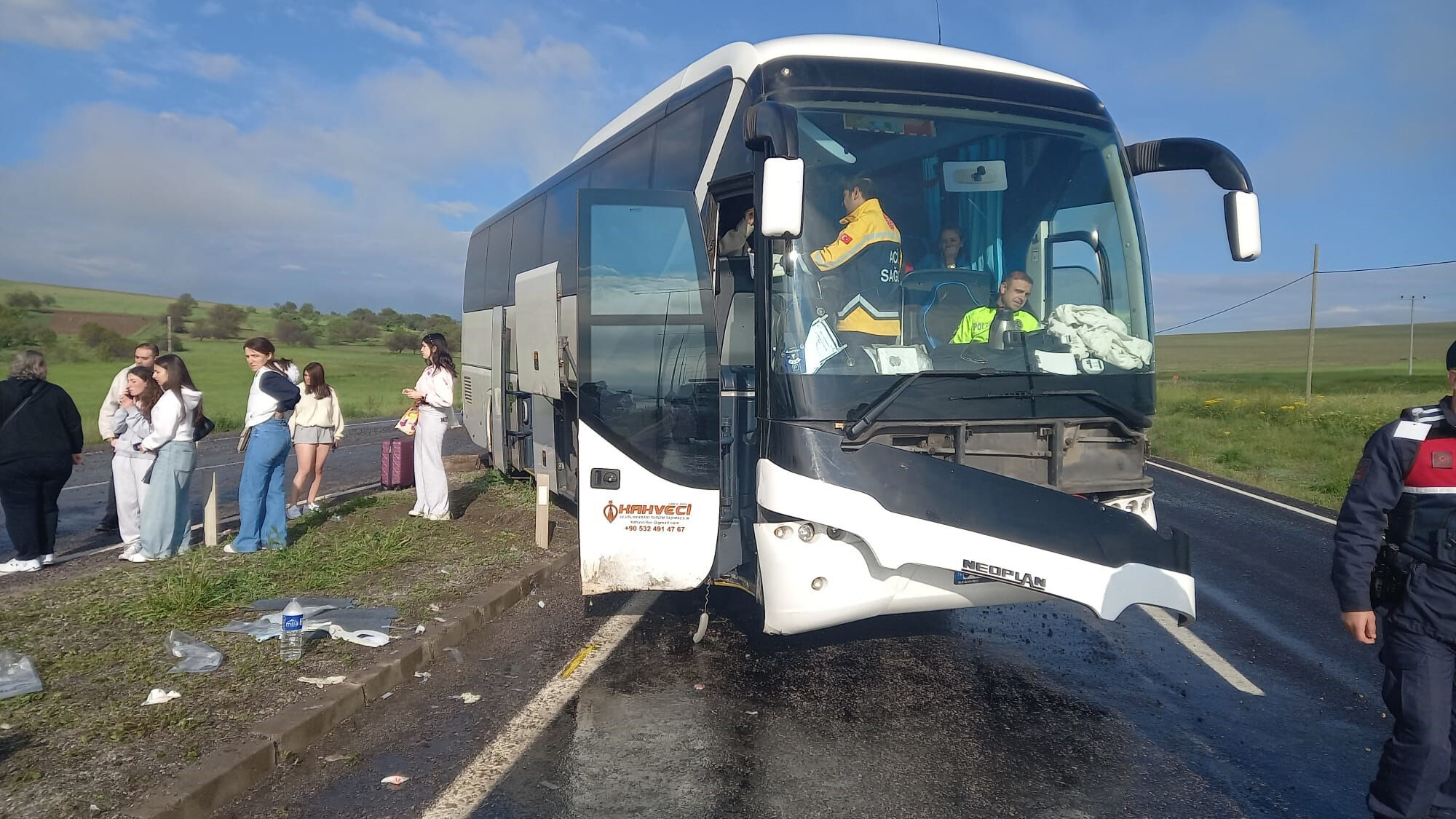 Kapadokya’ya Giden Tur Otobüsü Kaza Yaptı 16 Kişi Yaralandı (2)