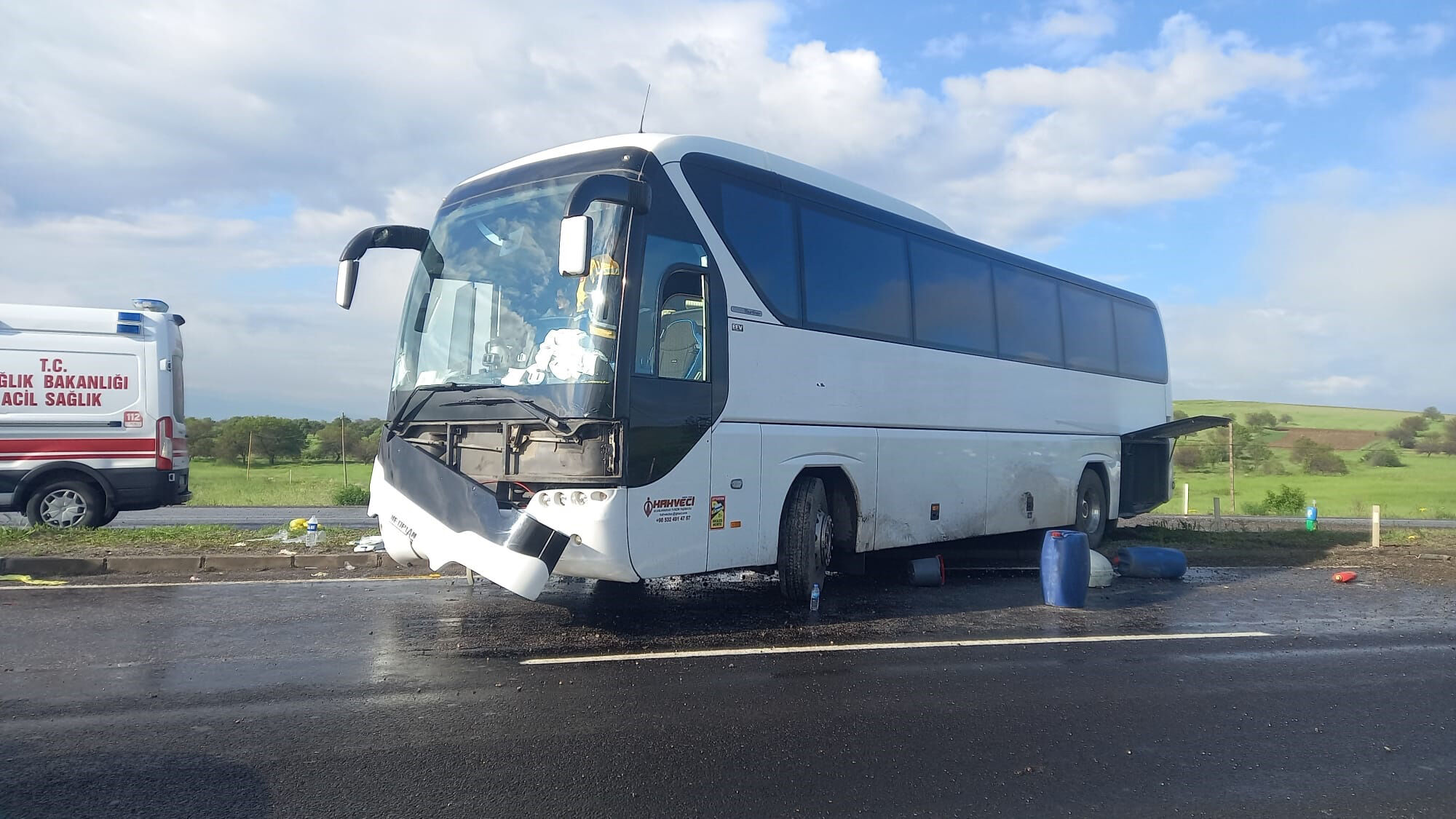 Kapadokya’ya Giden Tur Otobüsü Kaza Yaptı 16 Kişi Yaralandı (3)