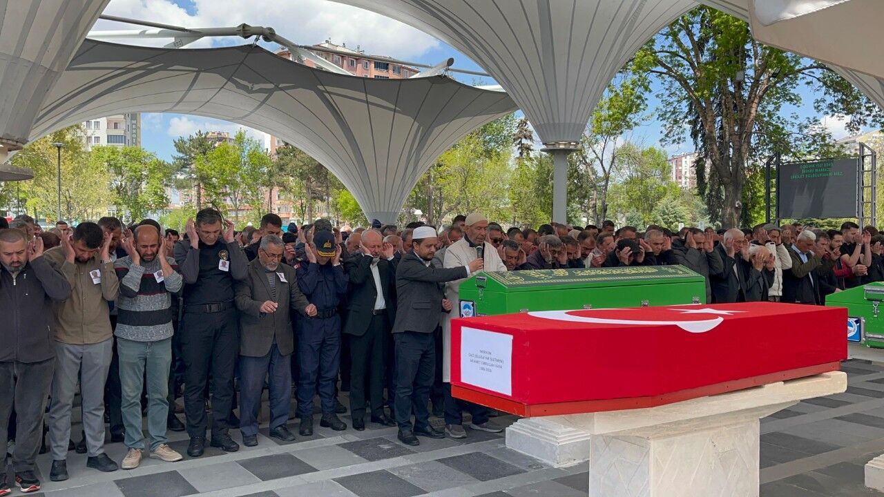 Kayseri'de Gazi Polis Mehmet Emrullah Kaya Ölümsüzlüğe Uğurlandı2