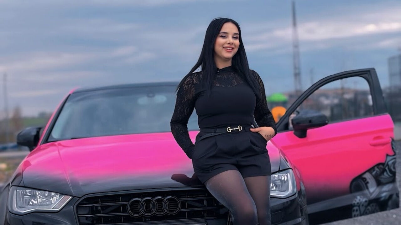 'Kelebek Sarsılmaz' Lakabıyla Tanınan Sosyal Medya Fenomeni Hülya Sönmez Kim?