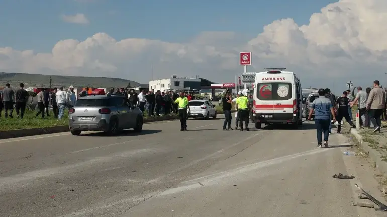 Kilis’te Feci Zincirleme Kaza! İşçi Servisi Devrildi 8 Yaralı (1)