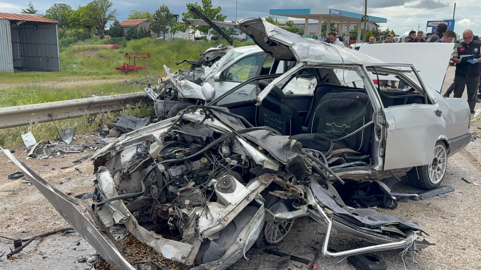 Kırıkkale'de Feci Kaza! İki Otomobil Çarpıştı, 2 Kişi Hayatını Kaybetti (4)