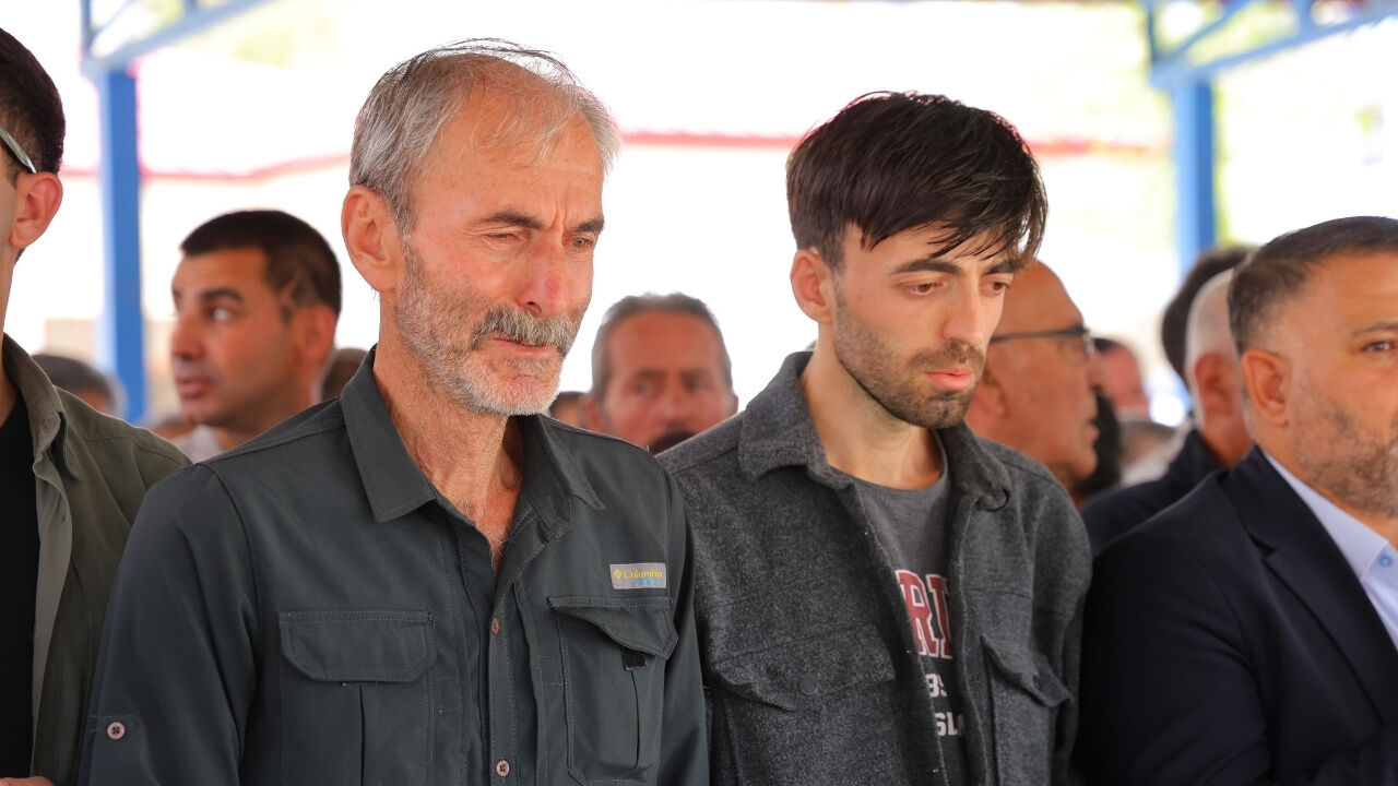 Kübra Yapıcı Gözyaşları Arasında Son Yolculuğuna Uğurlandı (2)