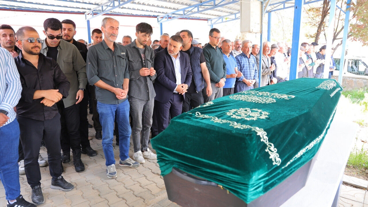 Kübra Yapıcı Gözyaşları Arasında Son Yolculuğuna Uğurlandı