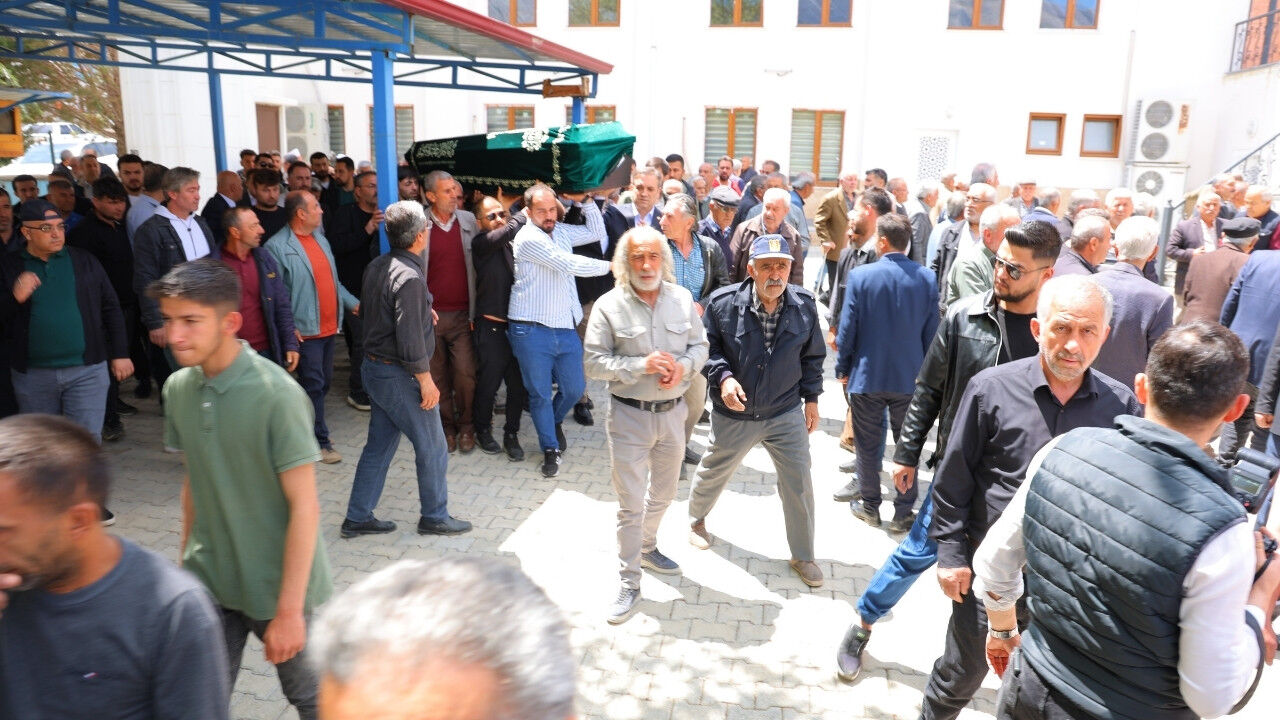 Kübra Yapıcı Gözyaşları Arasında Son Yolculuğuna Uğurlandı (4)