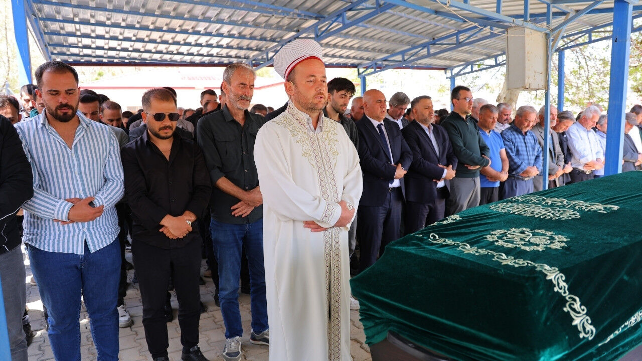 Kübra Yapıcı Gözyaşları Arasında Son Yolculuğuna Uğurlandı