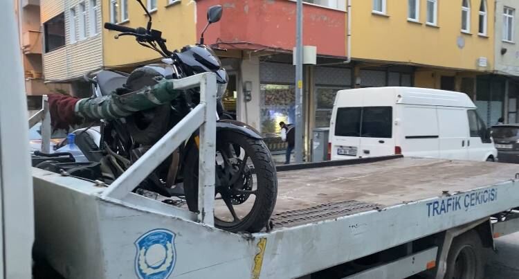 Küçükçekmece’de Sokakta Silahlı Çatışma 2 Şüpheli Yakalandı (4)