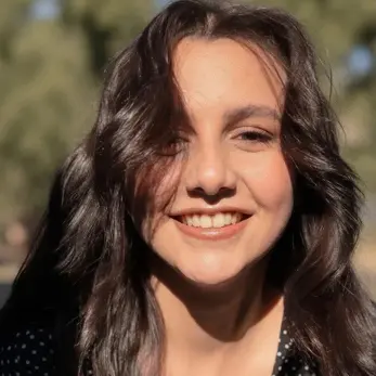 Malatya'nın Yeşilyurt Ilçesinde Beyzanur N. (18), Çocuk Parkındaki Kameriyede Asılı Halde Ölü Bulundu.