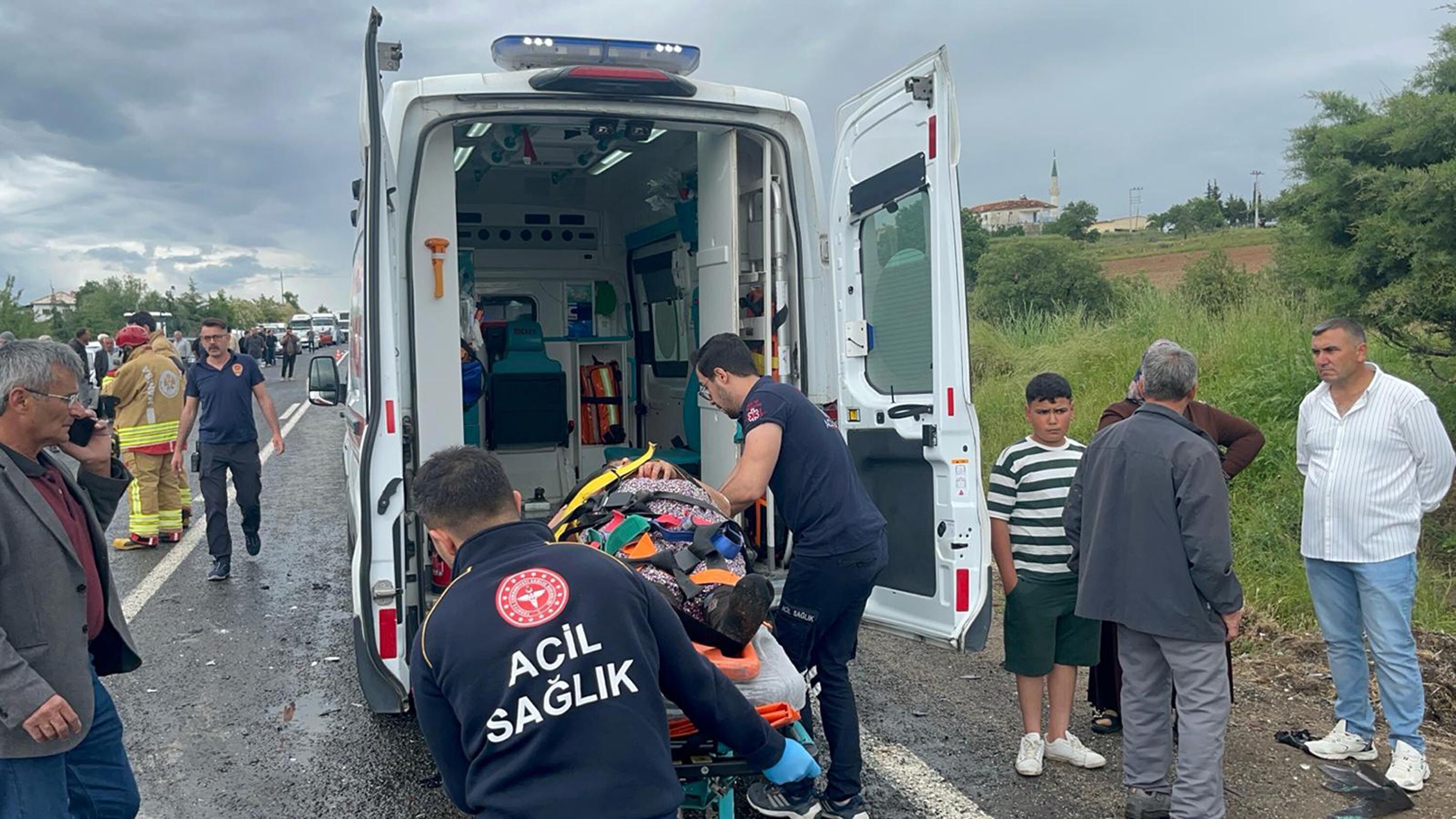 Manisa’da 5 Aracın Karıştığı Zincirleme Kazada 8 Yaralandı (1)