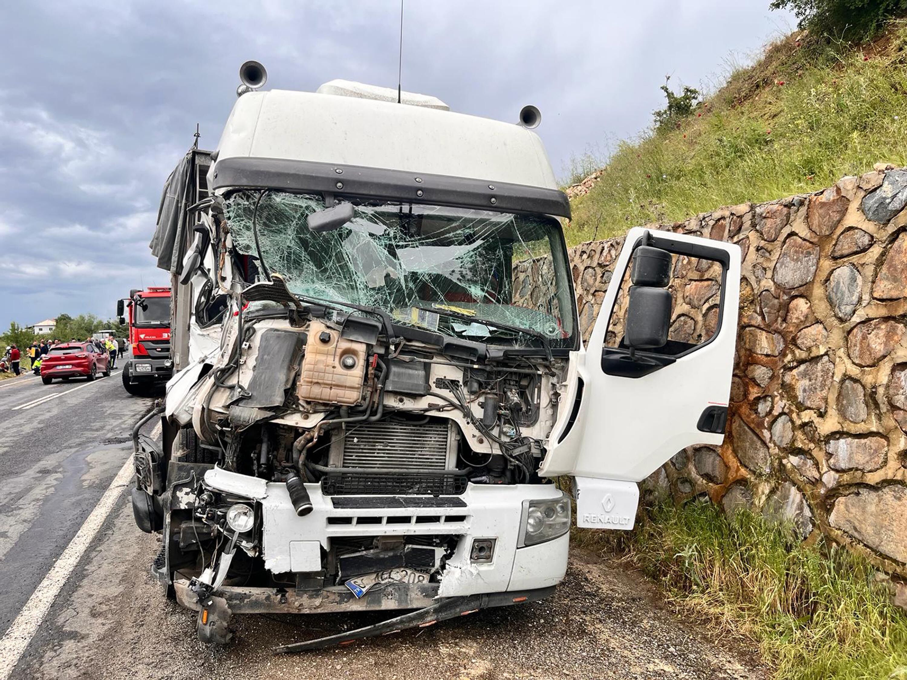 Manisa’da 5 Aracın Karıştığı Zincirleme Kazada 8 Yaralandı (6)