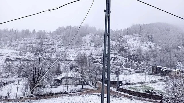 Mayıs Ayının Başında 4 Ile Lapa Lapa Kar Yağıyor (3)