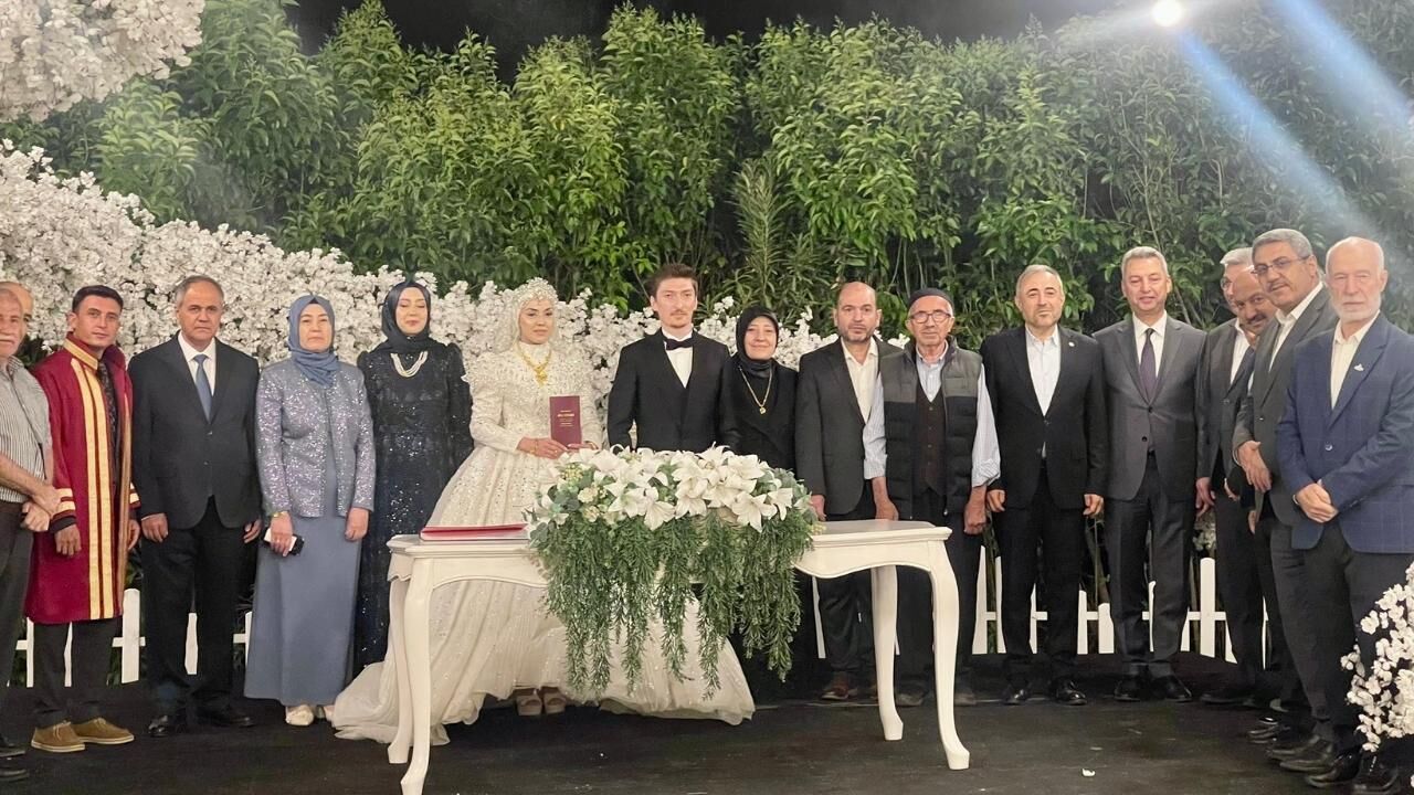 Milletvekili Karatutlu genç çiftin mutluluğuna ortak oldu