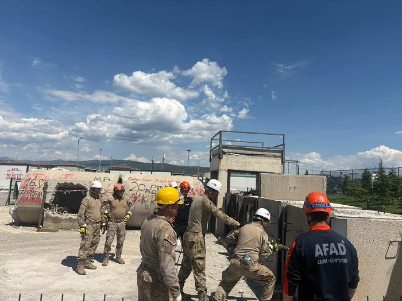 Nurhak Jandarma Ekiplerine Enkazda Kurtarma Eğitimi Verildi! (1)