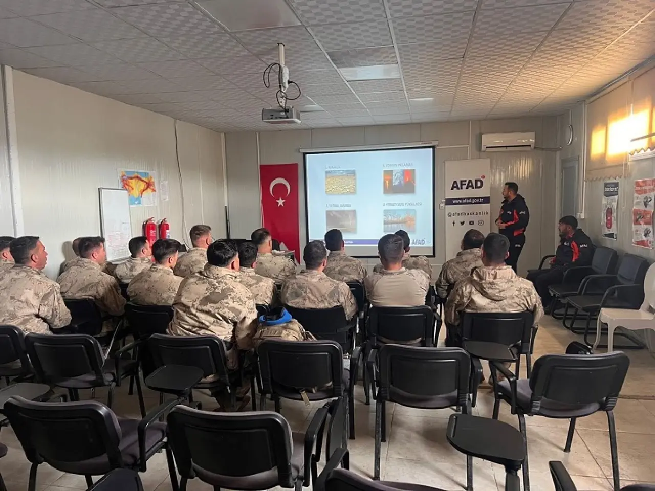 Nurhak Jandarma Ekiplerine Enkazda Kurtarma Eğitimi Verildi! (2)
