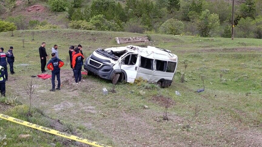 Öğrenci servisi devrildi: 2 öğrenci ve sürücü öldü, 7 öğrenci yaralandı