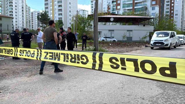 Okul Yanında Korku Dolu Anlar Peş Peşe Tetiğe Bastı, Ortalık Karıştı (1)-1
