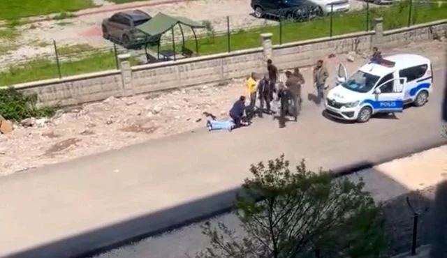 Okul Yanında Korku Dolu Anlar Peş Peşe Tetiğe Bastı, Ortalık Karıştı (2)