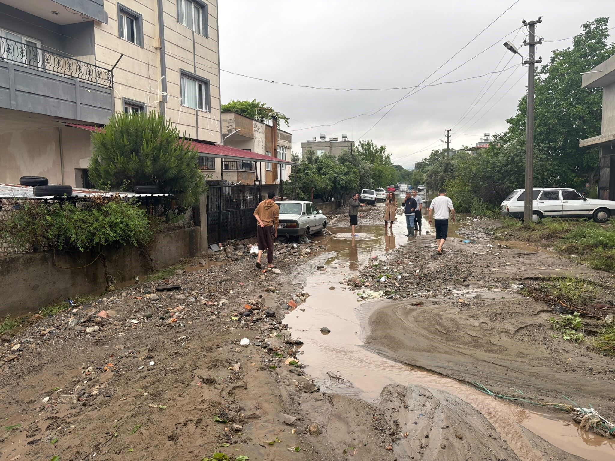 Osmaniye’de Sağanak Hayatı Felç Etti! Sel Nedeniyle Yollar Kapandı, Evleri Su Bastı (2)