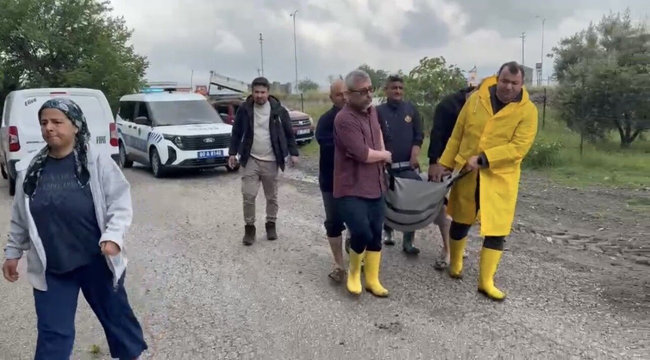 Osmaniye’de Sel Paniği! Evinde Mahsur Kalan 80 Yaşındaki Kadın Kurtarıldı (2)