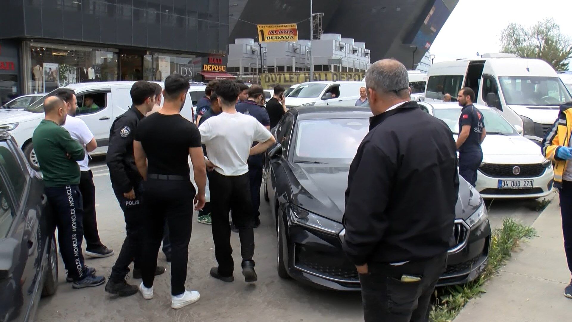 Park Halindeki Otomobilin Bagajında Erkek Cesedi Bulundu (1)