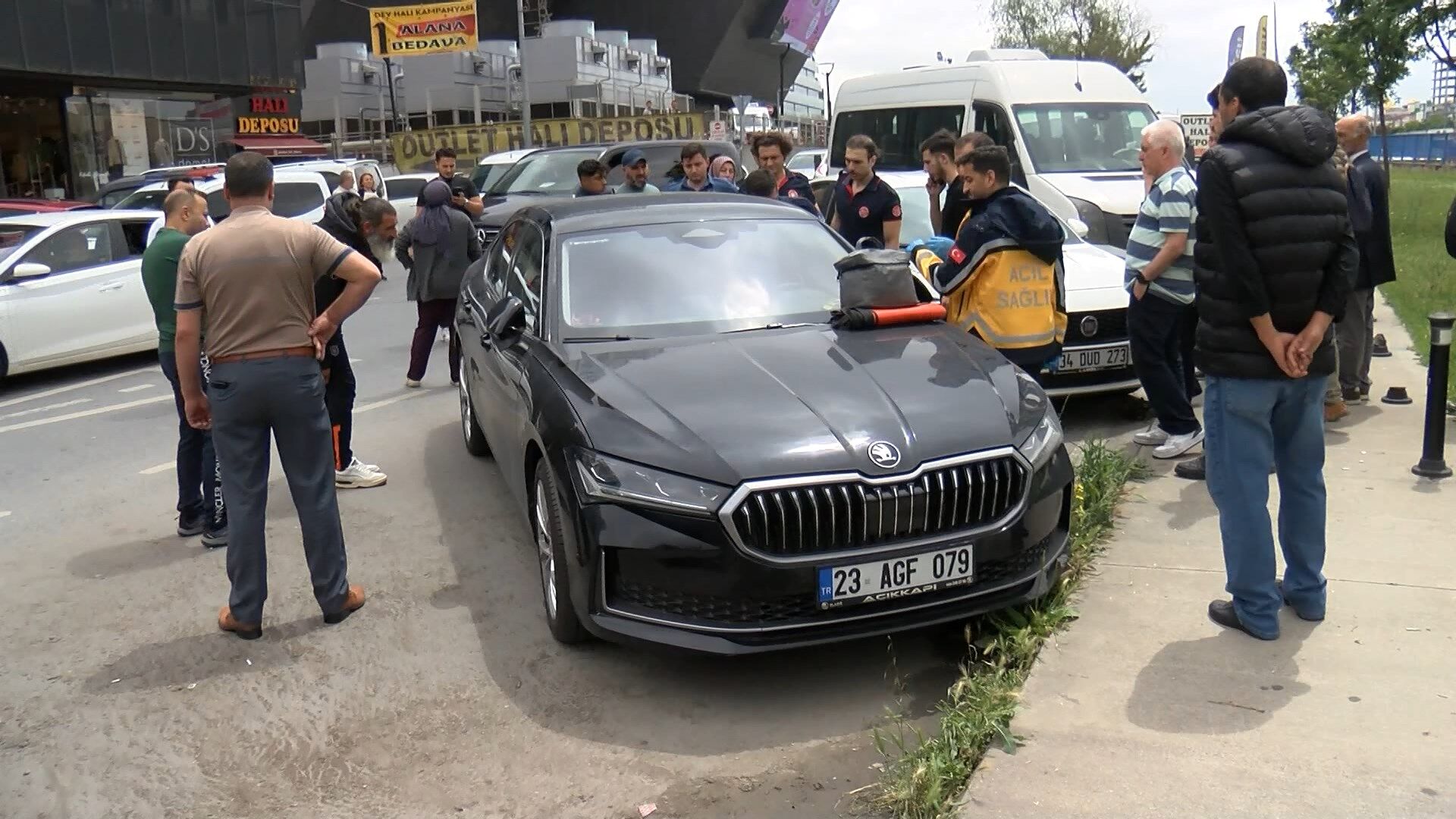 Park Halindeki Otomobilin Bagajında Erkek Cesedi Bulundu (3)