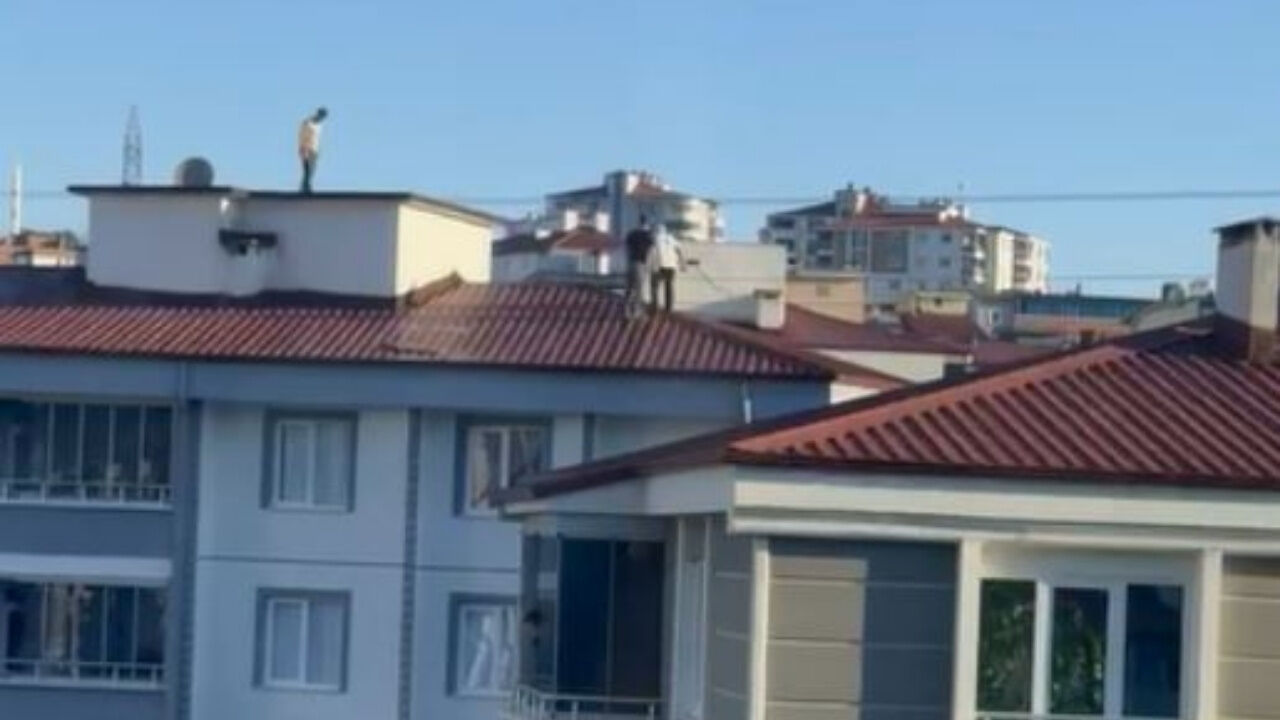 Samsun'da Sokak Ortasına Düşen İnsansız Hava Aracı Paniğe Neden Oldu (3)