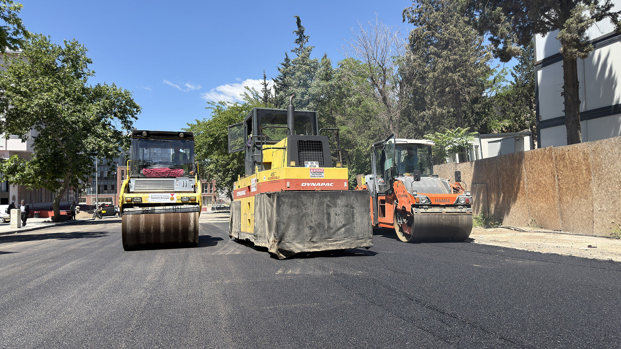 Şehir Merkezinde Yol Çalışması Caddeye Sıcak Asfalt Seriliyor (10)