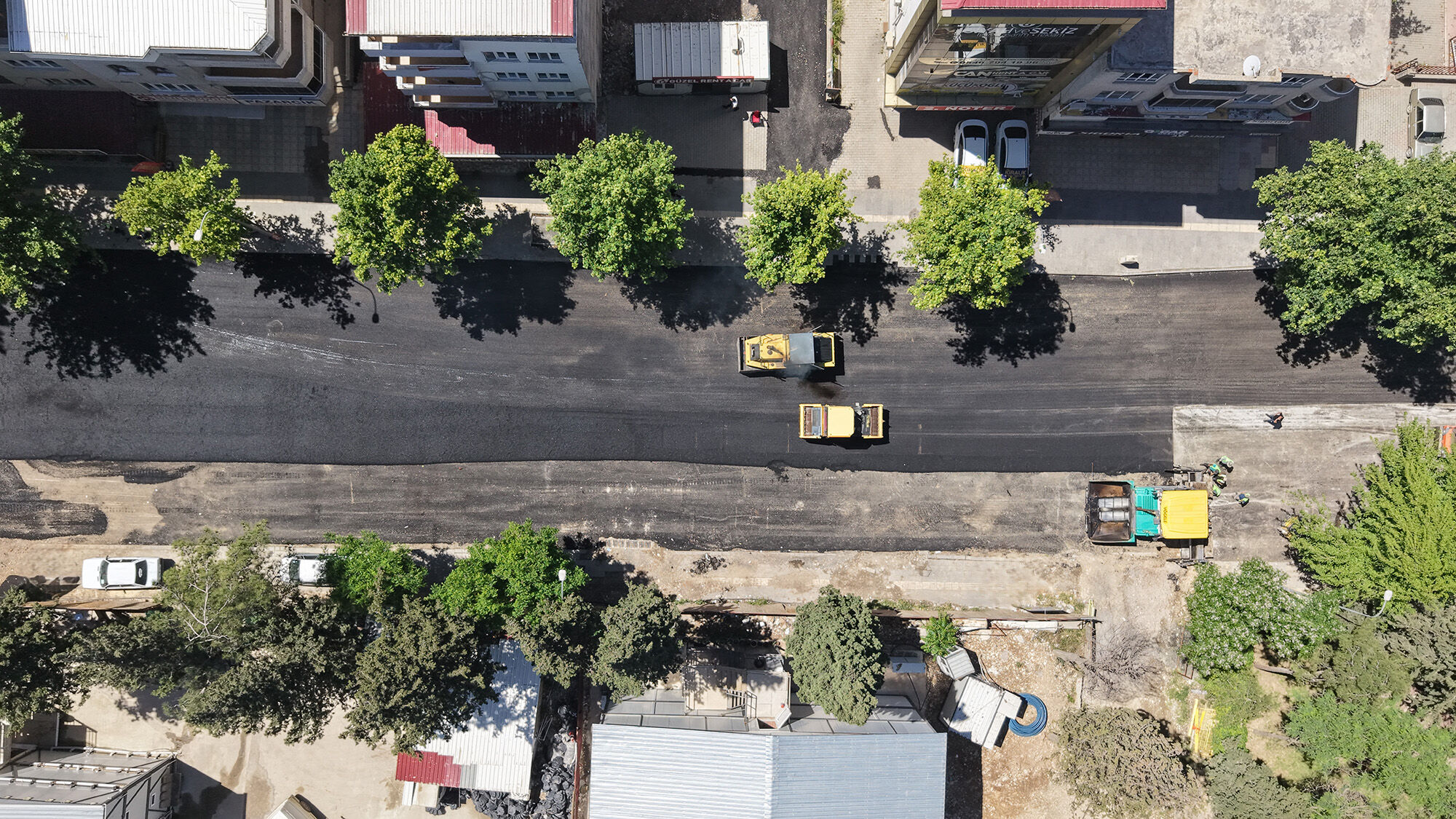 Şehir Merkezinde Yol Çalışması Caddeye Sıcak Asfalt Seriliyor (12)