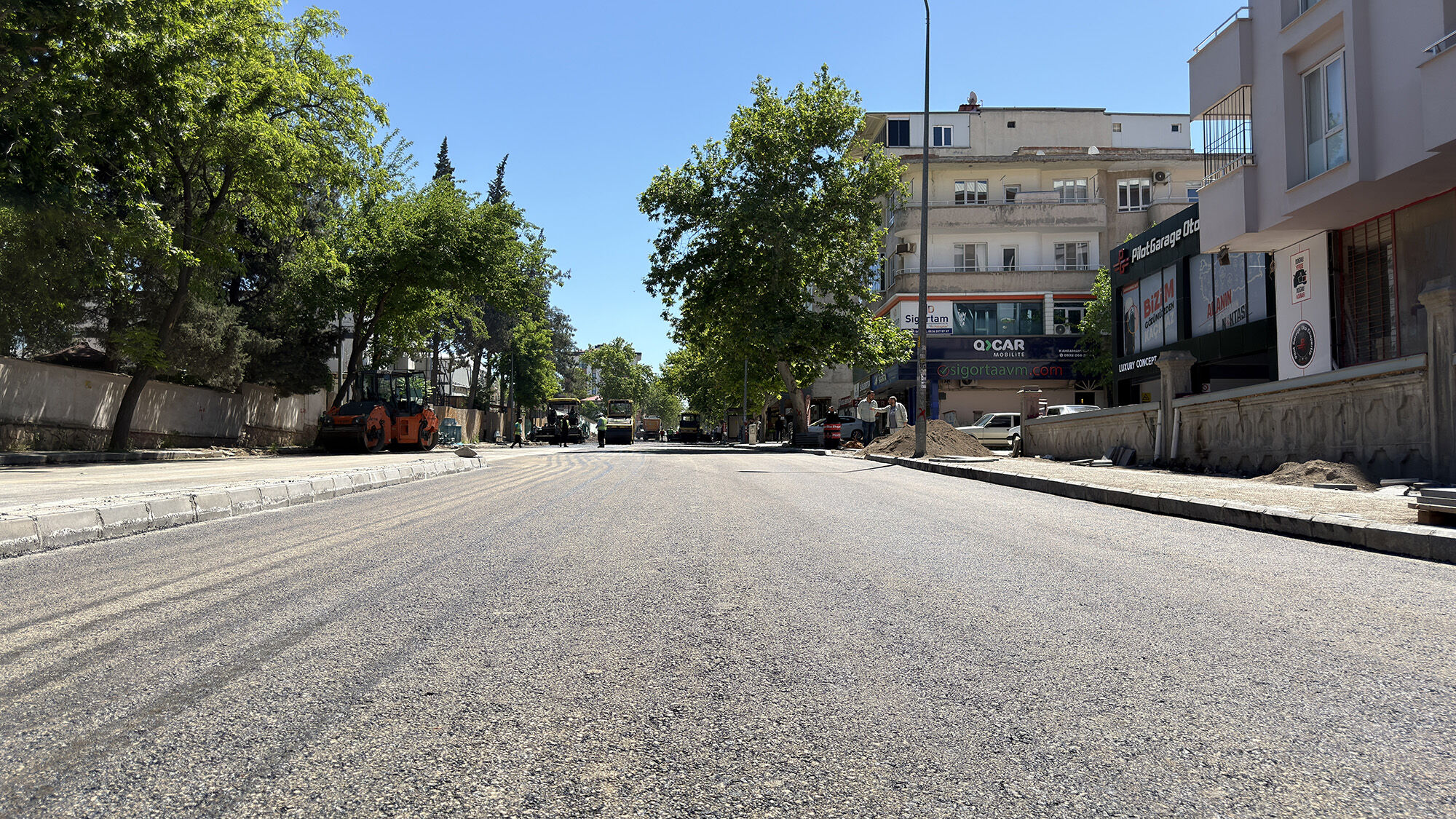 Şehir Merkezinde Yol Çalışması Caddeye Sıcak Asfalt Seriliyor (8)