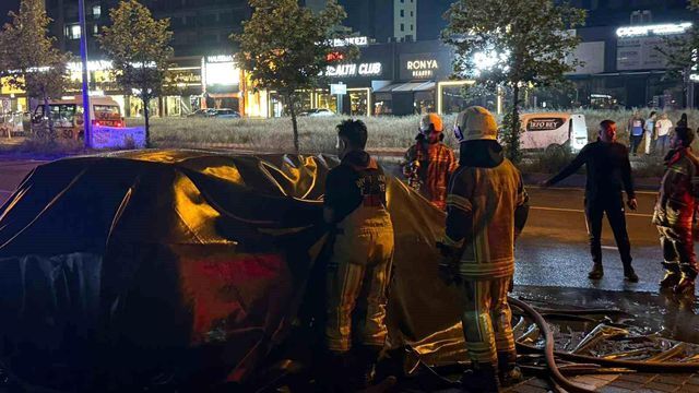 Seyir Halindeki Elektrikli Araç Alev Alev Yandı (1)