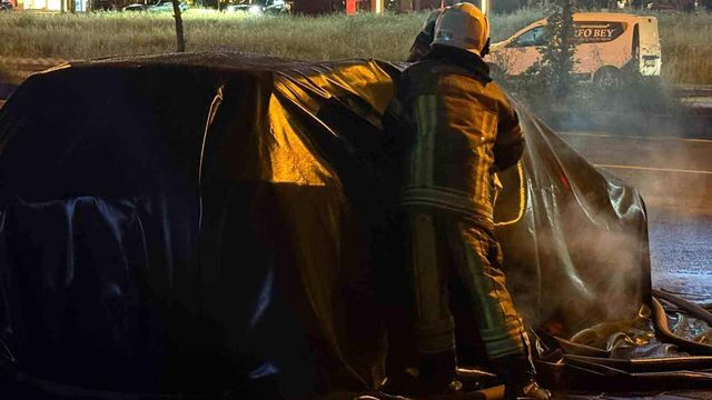Seyir Halindeki Elektrikli Araç Alev Alev Yandı (2)
