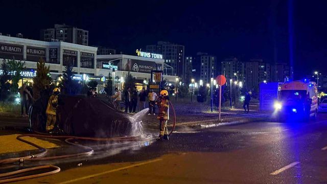 Seyir Halindeki Elektrikli Araç Alev Alev Yandı (3)