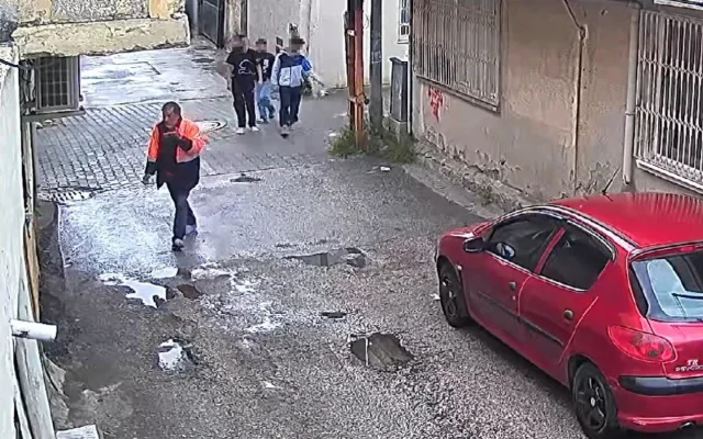 Sokakta Yaşayan 52 Yaşındaki Adam 3 Çocuk Tarafından Darbedildi (3)