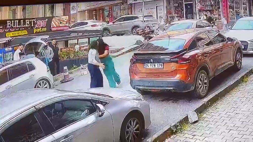 Sosyal Medya Fenomeni, Trafikte Kadın Sürücüye Kafa Attı (4)