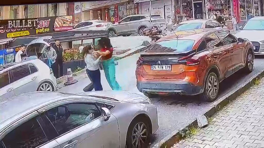 Sosyal Medya Fenomeni, Trafikte Kadın Sürücüye Kafa Attı (6)