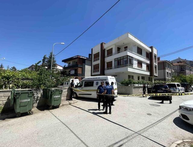 Tartıştığı Anne Ve Babasını Bıçaklayarak Öldürüp Kaçtı (1)-1